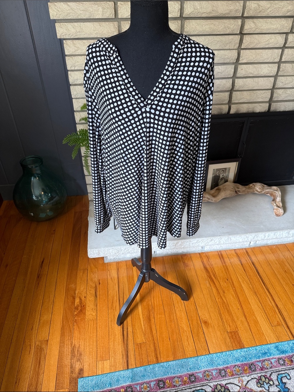 Anne Klein Black and White Polka Dot V-Neck Long Sleeve Top